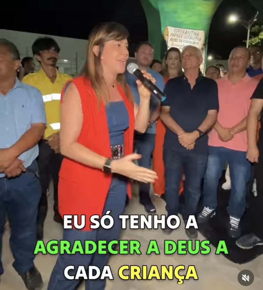 Veja aí uma mulher empoderada. Ivanaria faz acontecer…mas olha ali, atrás (de camisa azul) um marido incomodado…