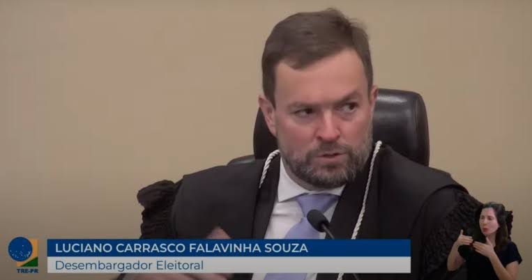 Desembargador Falavinha (centro) vota pela absolvição de Sérgio Moro, no TRE-PR.