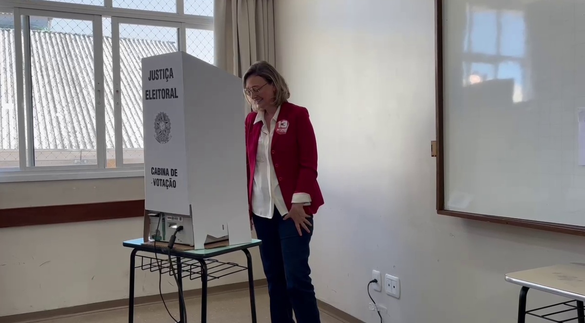 Maria do Rosário vota em Porto Alegre• Camila Santos