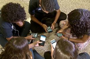 86% dos brasileiros apoiam restrição de celular nas escolas (Foto: Pesquisa)