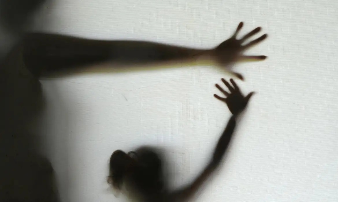 apresenta compromissos para eliminar violência contra criança