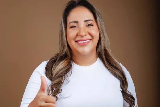 Pauliana Ribeiro. Nada é dificil. Ela tentou sair  do Processo…