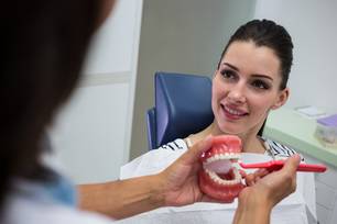Metade dos brasileiros tem medo de ir ao dentista, aponta pesquisa