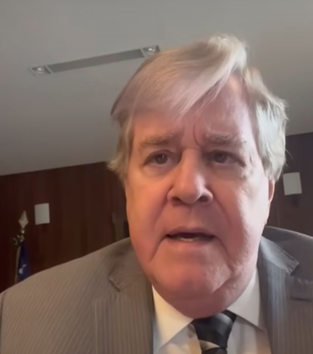 Hugo Napoleão pedindo voto para a eleição no Iate Clube