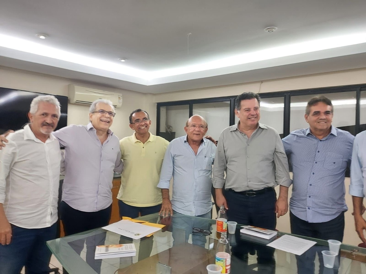 Marcone Perilo com JVC, Édson Melo, Mário Rogério, avisando que o PSDB resistirá ao poder do PT