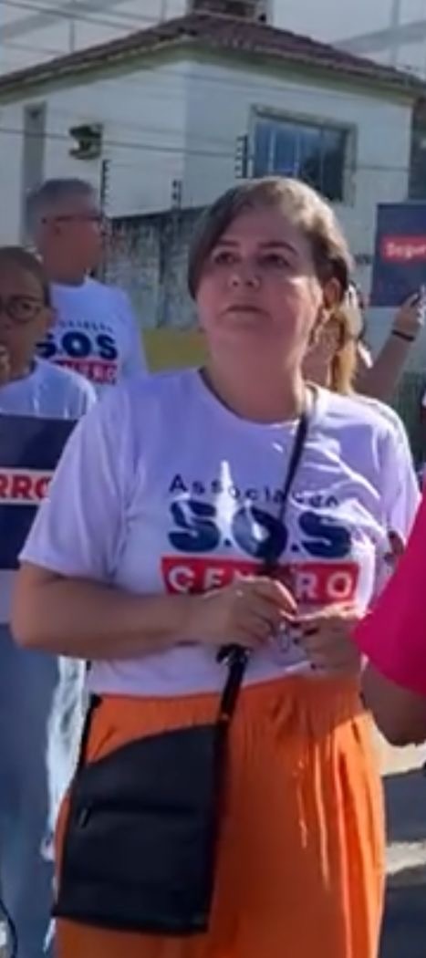 A coordenadora dá Bom Dia, mas pede que não respondam, para não tumultuar o grupo