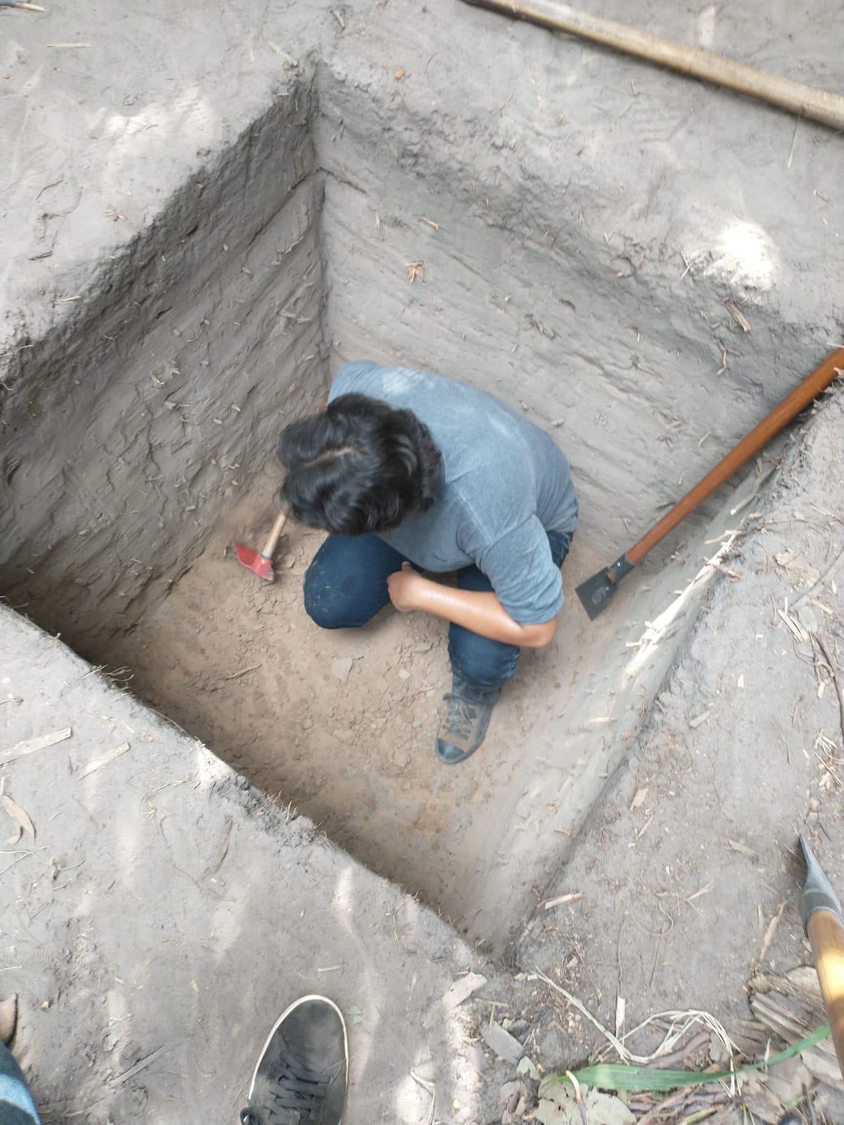 Ângelo Correa, professor de arqueologia, em Sítio Arqueólogico na UFPI.