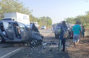 Mulher morre presa às ferragens em acidente na BR-343, em Amarante (Foto: Divulgação/PRF)