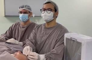Procedimento cirúrgico para tratar neuralgia do trigêmeo. (Foto: HGV)