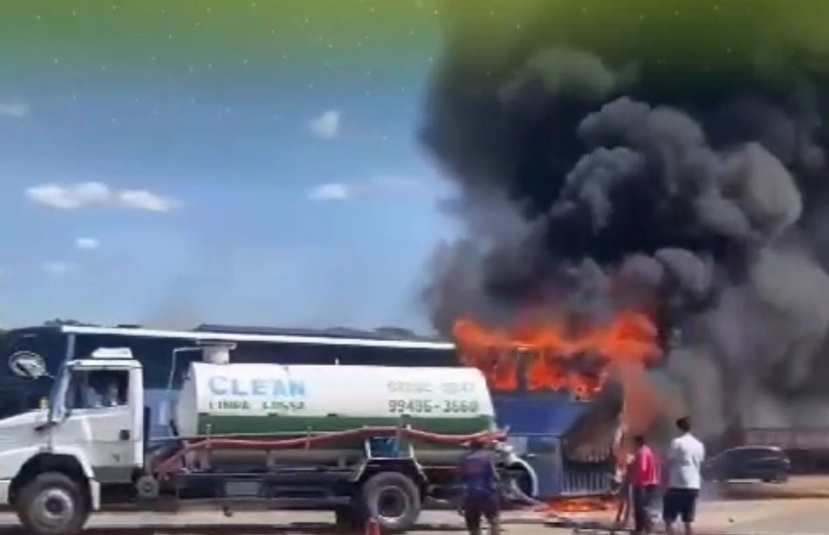 Se não tem água para apagar o fogo, vai de “barro” mesmo…