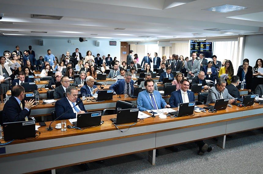 Comissão de Constituição e de Justiça do Senado.