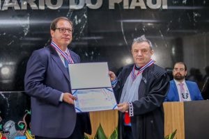 Homenageia Ministro Salomão