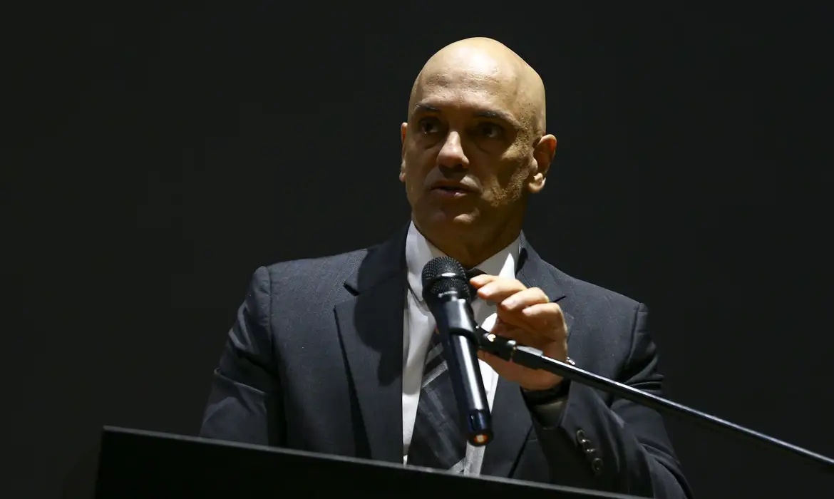 Alexandre convoca 1ª turma