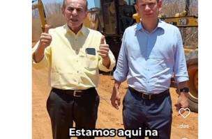 Marcelo e o filho, debaixo do sol e poeira para alavancar candidatura do primo (Foto: Reprodução)