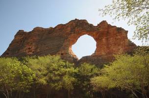 Boqueirão da Pedra Furada, o mais famoso sítio arqueológico da Serra da Capivara e um dos destinos mais procurados (Foto: Ascom Setur)