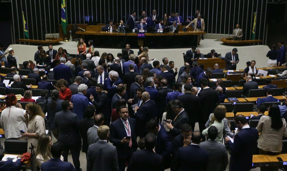 Câmara derruba MP alternativa ao IOF e impõe derrota ao governo Lula
