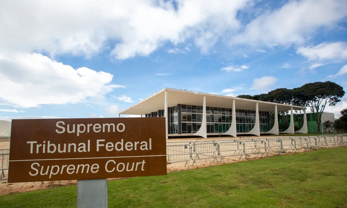 estabelece prazo para Congresso aprovar lei sobre automação