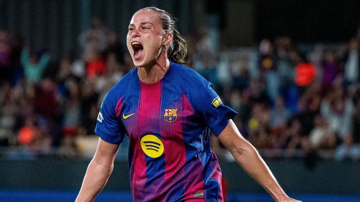 Ewa Pajor, atacante do Barcelona, comemorando seu gol contra o Bayern de Munique