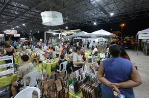 Feira no espaço Rosa dos Ventos da UFPI atrai grande público durante três dias de evento. (Foto: Regis Falcão)