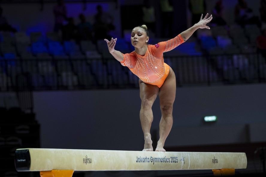 Flávia Saraiva: segunda melhor nota na trave, no Mundial de Jacarta
