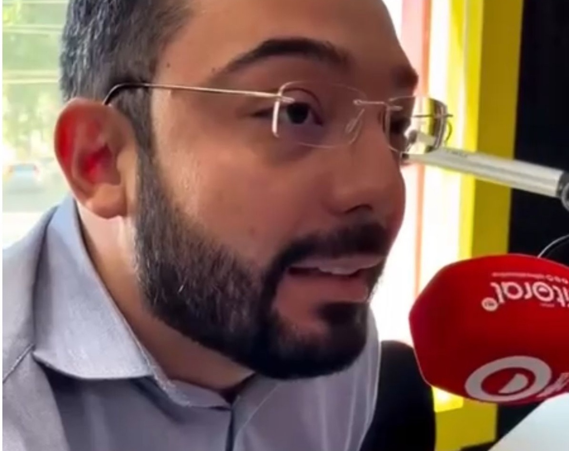 Francisco mostra um semblante cansado, como se estivesse desiludido com a política