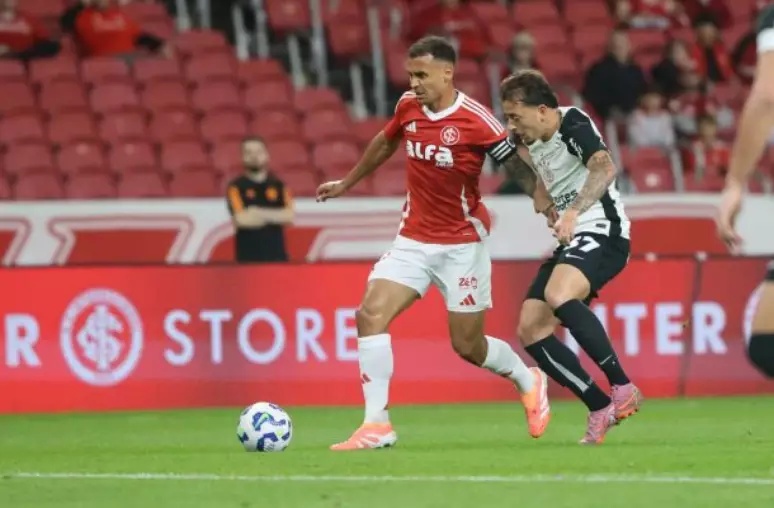 Internacional e Corinthians protagonizaram um jogo quente no primeiro tempo