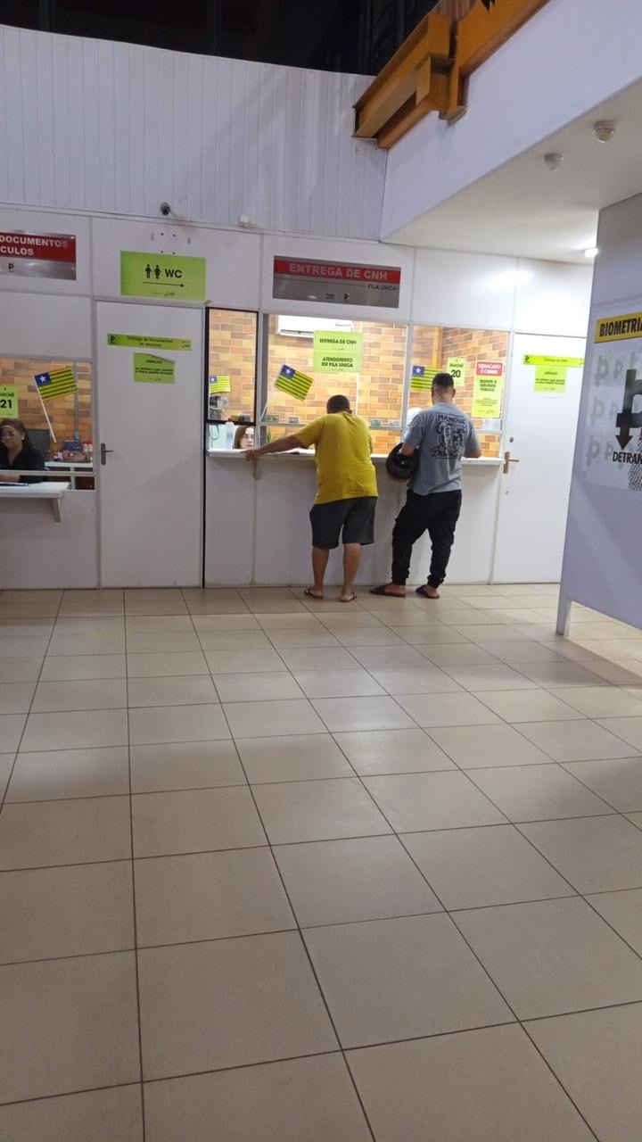 No Detran está assim: a espera pelo que não tem