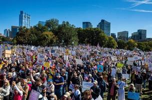 Protestos da campanha "No kings" nos Estados Unidos: Trump na berlinda (Foto: Joseph Prezioso / AFP)