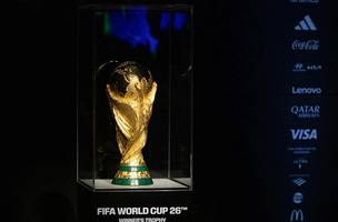 Taça da Copa do Mundo da Fifa de 2026 (Foto: Grace Hie Yoon/Anadolu via Getty Images)