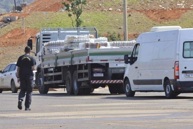 Vigilância Sanitária descarta mais de 23 mil litros de bebidas irregulares
