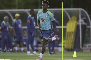 Vini Jr em treino da seleção brasileira (Foto: Rafael Ribeiro/CBF)