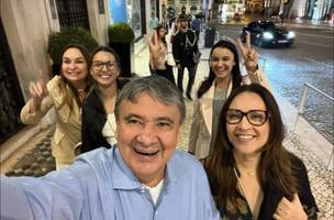 Wellington, Rejane, Flora e filhas: todo mundo junto, numa feliz coincidência de férias em além mar (Foto: Reprodução)