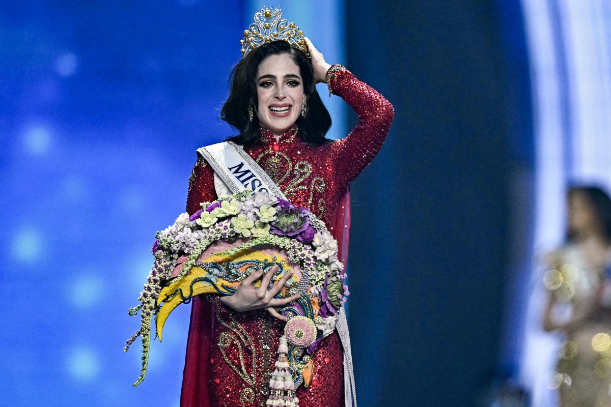 A Miss México, Fatima Bosch, comemora a vitória no Miss Universo 2025