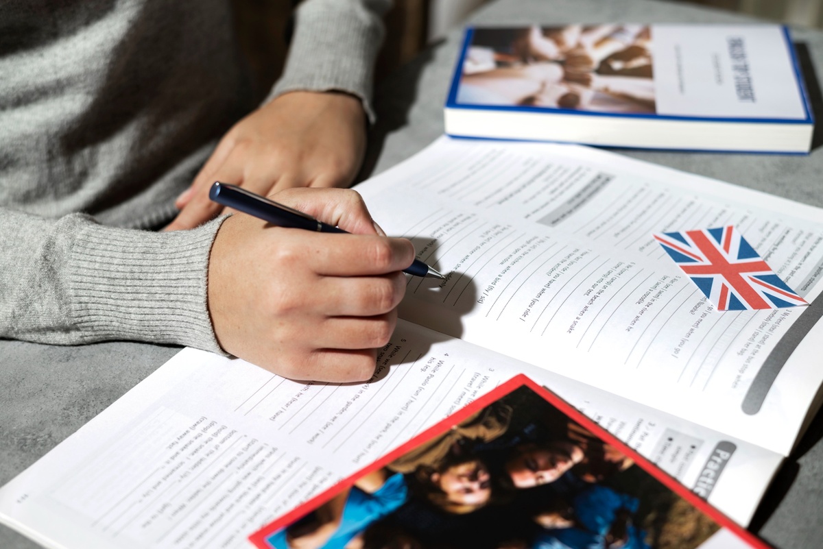 Aprender um novo idioma, especialmente o inglês, é um investimento que pode fazer surgir novas possibilidades e transformar carreiras.