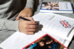 Aprender um novo idioma, especialmente o inglês, é um investimento que pode fazer surgir novas possibilidades e transformar carreiras. (Foto: Divulgação/Wizard)