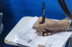 Estudante em sala de aula durante preparação para o Enem (Foto: Léo Martins/Agência O Globo)