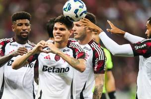 Flamengo vence o Sport e assume a liderança com goleada em Recife (Foto: Gilvan de Souza / Flamengo)