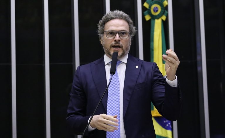 Fred Costa recomendou a aprovação da proposta, com mudanças  Fonte: Agência Câmara de Notícias