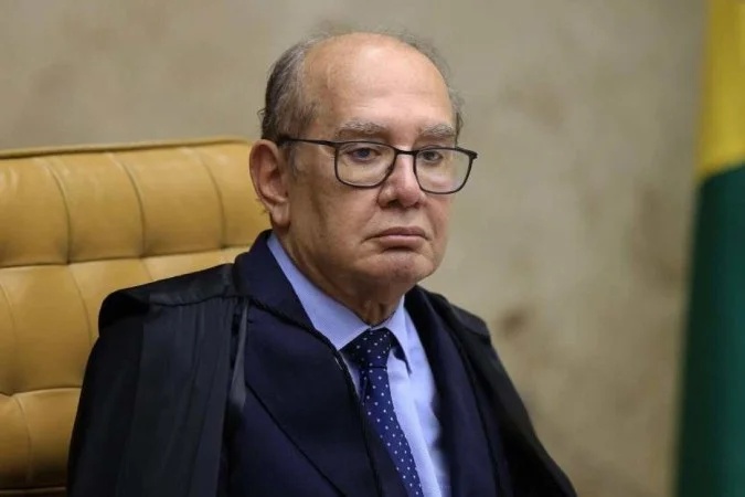 Gilmar Mendes se mantém em silêncio durante manifestação, enquanto debate é retomado por André Esteves após a saída de Castro.