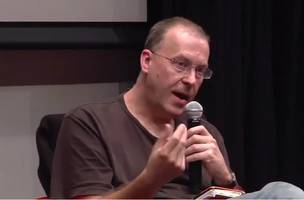 Nick Land, filósofo britânico e “pai do aceleracionismo”, uniu cibernética, anti-humanismo e política radical (Foto: Reprodução)
