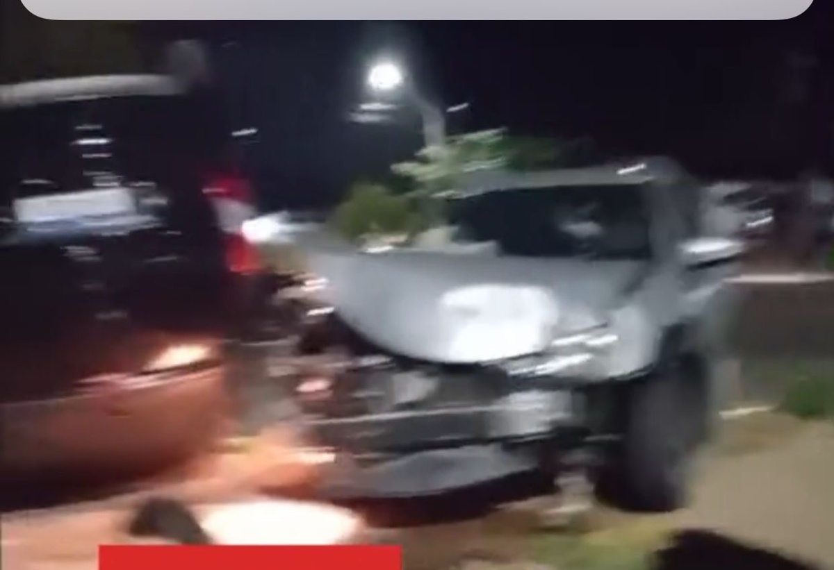 O carro da mãe do prefeito dirigido por Celton, brm chapado, segundo dizem
