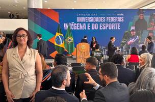 Professora e estudante da UFPI participam de anúncio da criação de Universidade Indígena (Foto: Divulgação / UFPI)