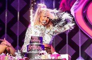 Britney Spears durante apresentação no ‘Jingle Bell’, promovido pela rádio KISS FM, em 2016 (Foto: Divulgação)