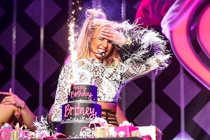 Britney Spears durante apresentação no ‘Jingle Bell’, promovido pela rádio KISS FM, em 2016