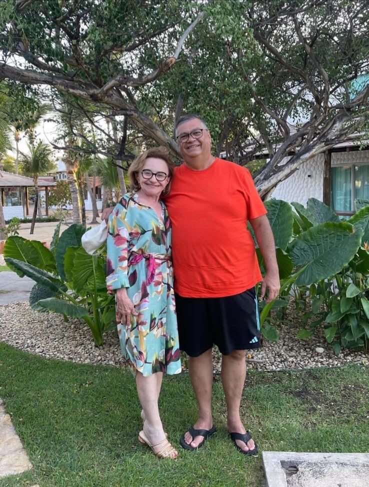 Dona Karlene, mãe da primeira dama Isabel, em carinhosa recepção ao ministro no litoral