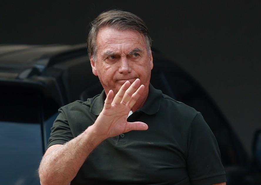 Ex-presidente Jair Bolsonaro foi submetido a bloqueio anestésico do nervo frênico, procedimento feito para interromper soluços