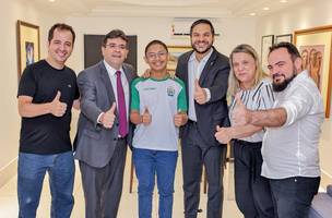 Governador recebeu o estudante no Palácio do Karnak (Foto: Gabriel Paulino)