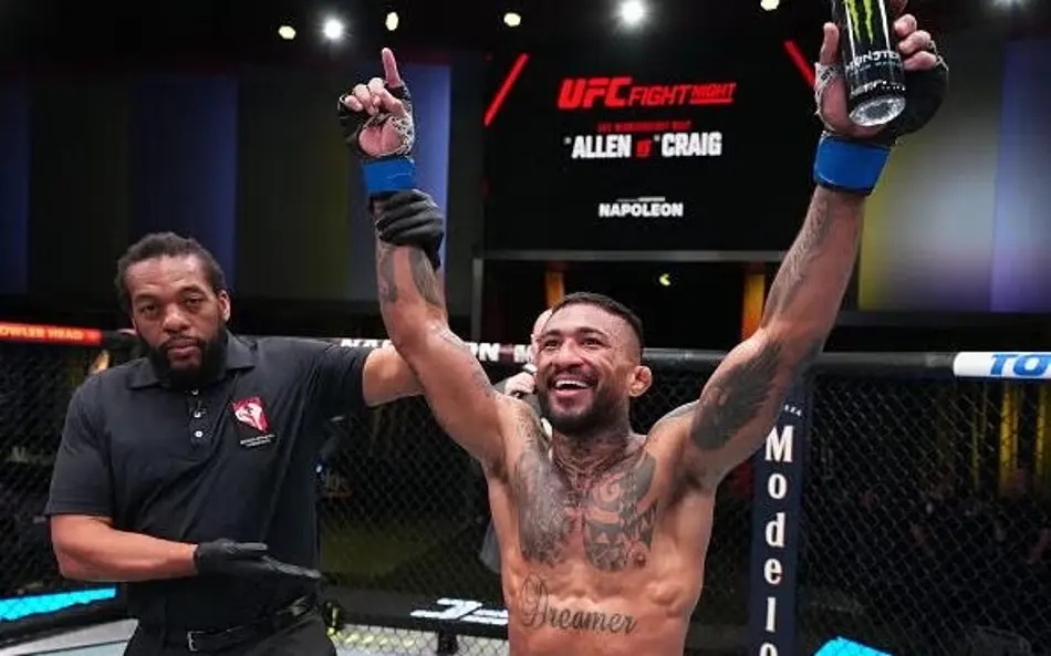 Joanderson Tubarão comemora vitória no UFC