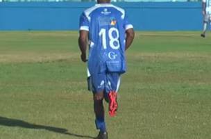 Jogador pode ser campeão usando uma tornozeleira eletrônica (Foto: Cariocão TV)