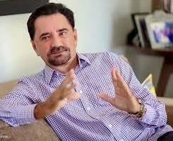 Lança livro (Foto: Des Brandão)